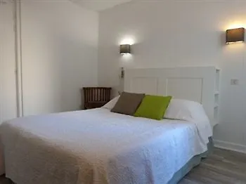 Le Petit Hotel Biarritz 2*,